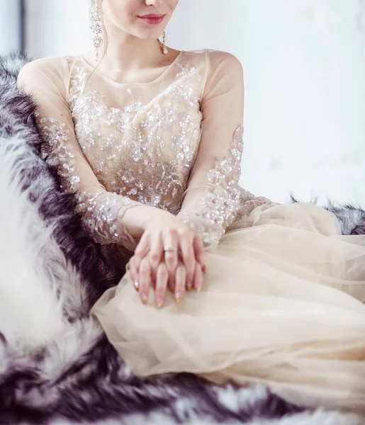 Ül a gyönyörű menyasszony — Stock Fotó