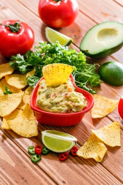 Guacamole avokado, kireç