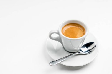 Bir fincan beyaz kahve. 