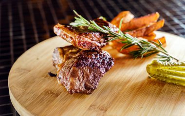 lezzetli biftek sosu ile