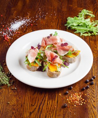 jamon ile lezzetli sandviçler