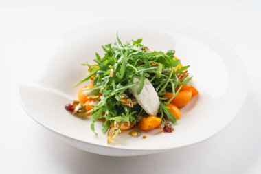 Kayısı ile taze salata