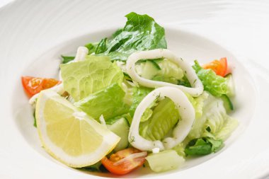 taze kalamar salatası