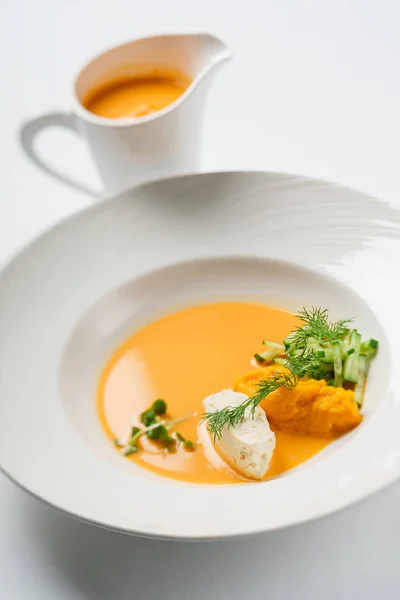 Sopa de crema en la mesa —  Fotos de Stock
