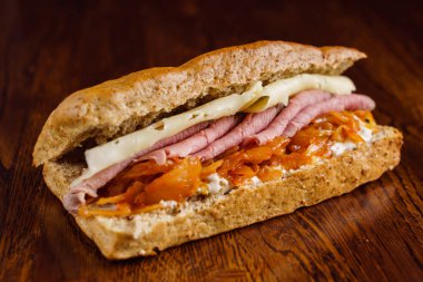 Lezzetli sandviç tablo