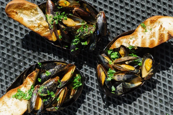 Deliziose cozze alla griglia — Foto Stock