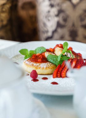 Süzme peynirli krep.