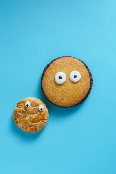 Galletas divertidas con ojos —  Fotos de Stock