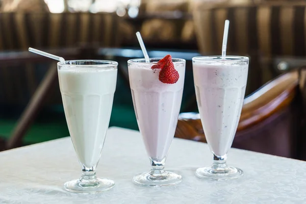 Milk cocktails in glasses — Stock Photo, Image