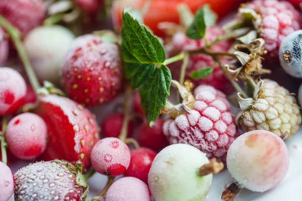 Червоні ягоди заморожені — стокове фото