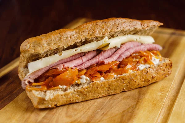 Lezzetli sandviç tablo