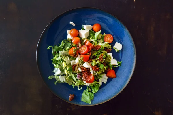 Salada fresca com feta — Fotografia de Stock