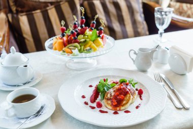 tatlı taze meyve ile