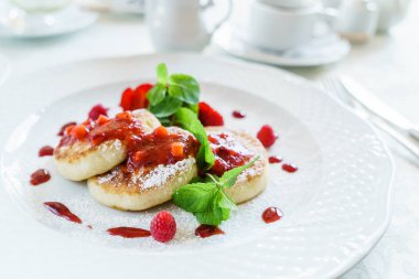 Süzme peynirli krep. 