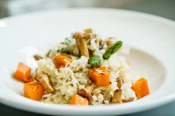 Risotto with pumpkin and chanterelles — Stock Photo, Image