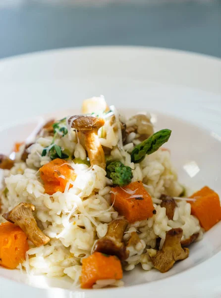 Risotto with pumpkin and chanterelles — Stock Photo, Image