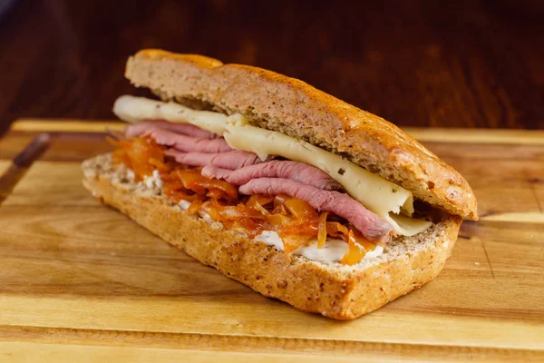 Lezzetli sandviç tablo