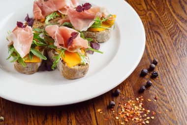 jamon ile lezzetli sandviçler