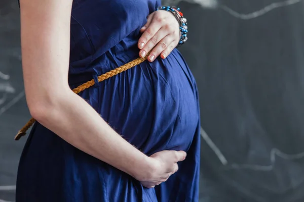 Mooie zwangere vrouw — Stockfoto