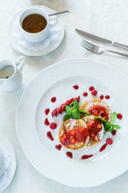 Süzme peynirli krep. 