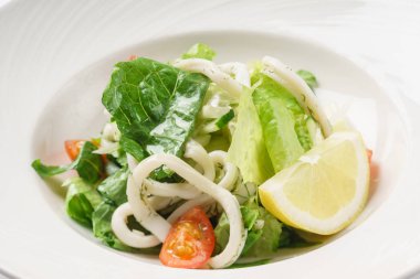 taze kalamar salatası