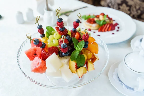 tatlı taze meyve ile