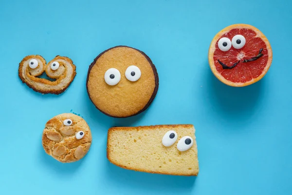 Biscotti divertenti e pompelmo — Foto Stock