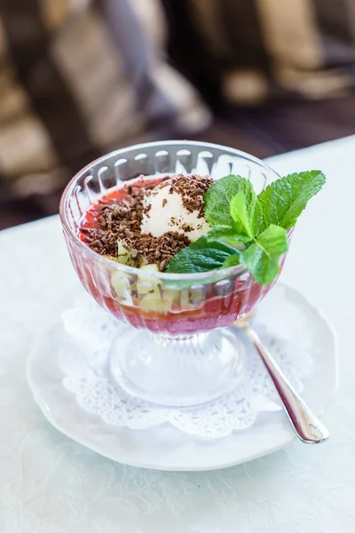 Delicious summer dessert — Stock Photo, Image