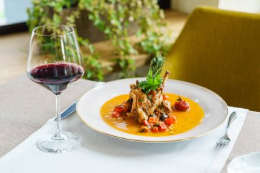 tavşan bacağı sebzeli