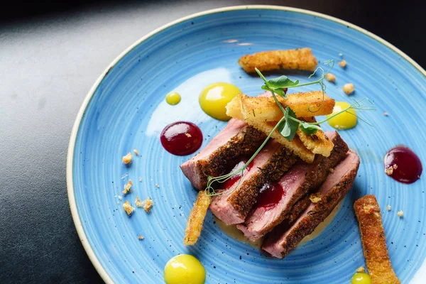 Masadaki et tabaklarını kapatın.