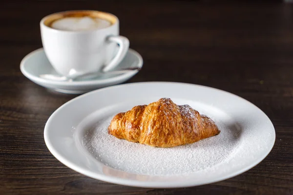 tatlı taze kruvasan