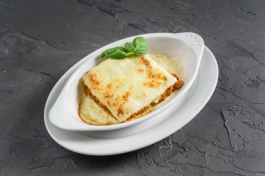 tabakta klasik lazanya,