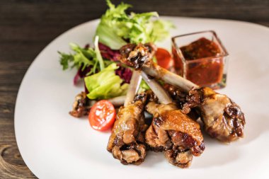 Kızarmış ördek bacaklar