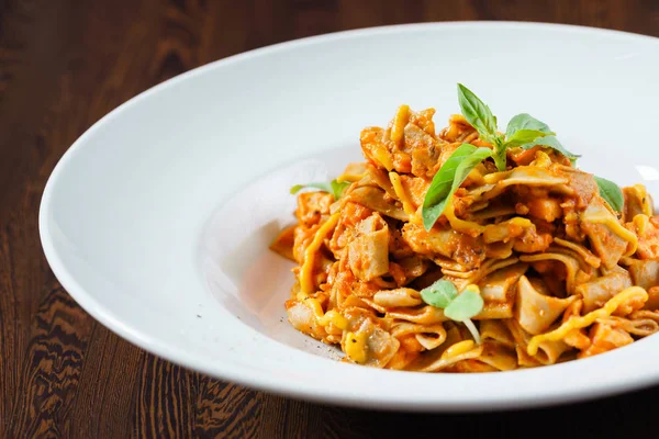 Taze sebze salatası.