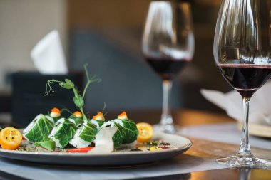 Restoranda nefis bir akşam yemeği.