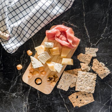 lezzetli şarap ve peynir