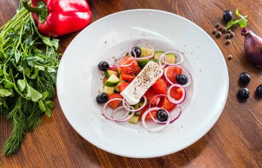 Taze Yunan salatası