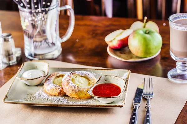 Petits pains sucrés aux pommes — Photo