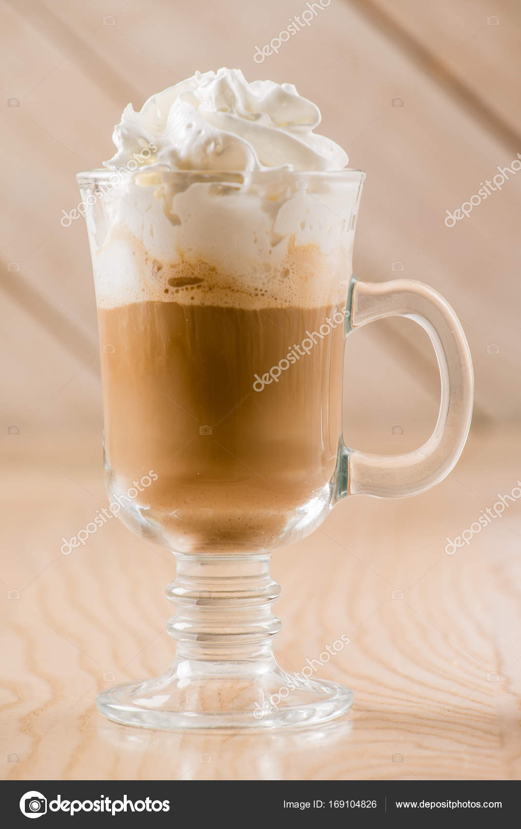 Kaffee mit Schlagsahne - Stockfotografie: lizenzfreie Fotos © Shebeko ...