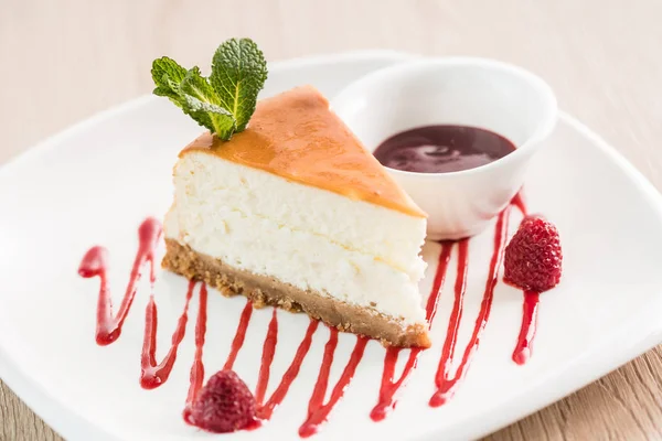 Cheesecake with berry sauce — Stock Photo, Image