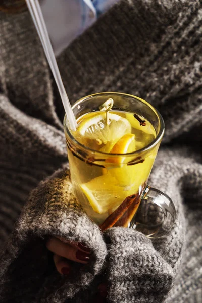 Winter tea in glass — Stock Photo, Image