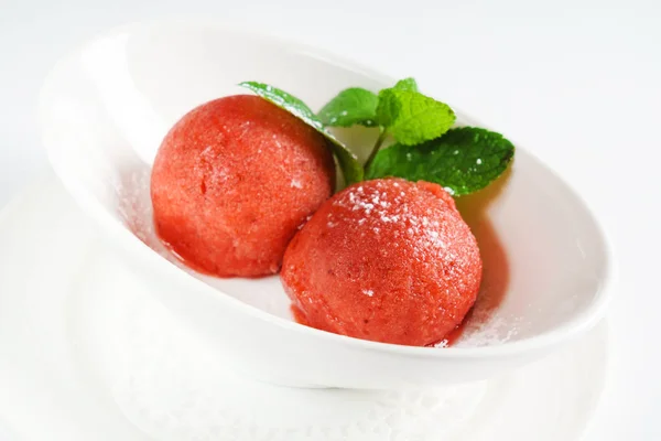 Słodki sorbet truskawkowy — Zdjęcie stockowe