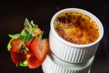 tatlı krem brulee