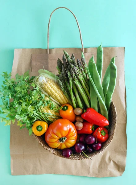 Sayuran segar di tas — Stok Foto