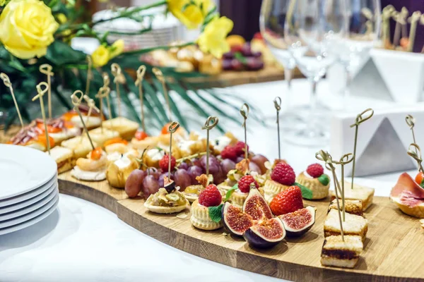 Served catering table — Stock Photo, Image