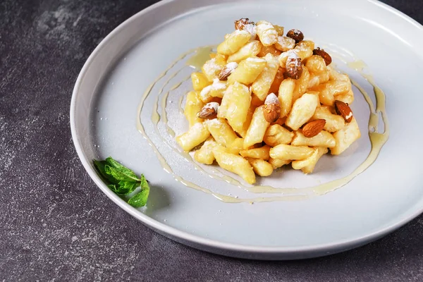 tatlı chak-chak bademli