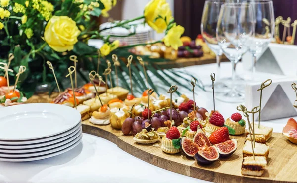 Tablo meze ile catering — Stok fotoğraf