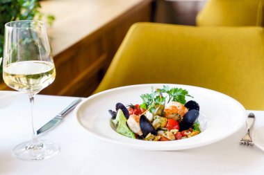 taze deniz ürünleri makarna