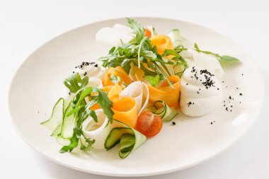 Taze bahar salatası