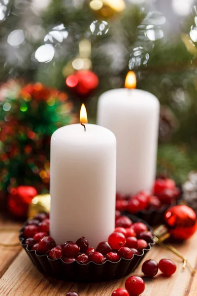 Decoraciones navideñas con velas — Foto de Stock